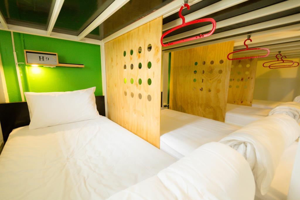 OYes Hostel Krabi town Buitenkant foto