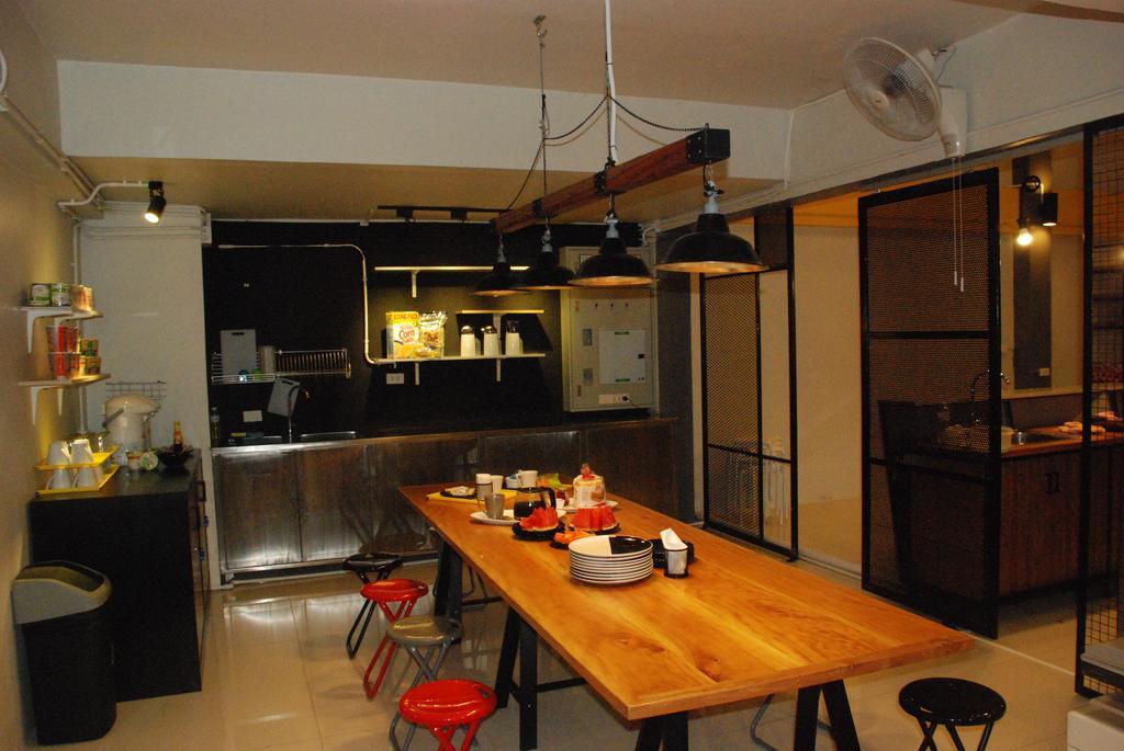 OYes Hostel Krabi town Buitenkant foto