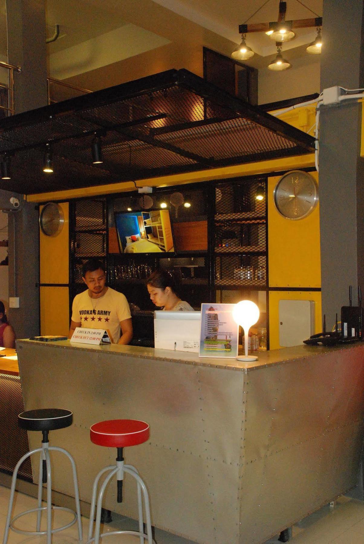 OYes Hostel Krabi town Buitenkant foto