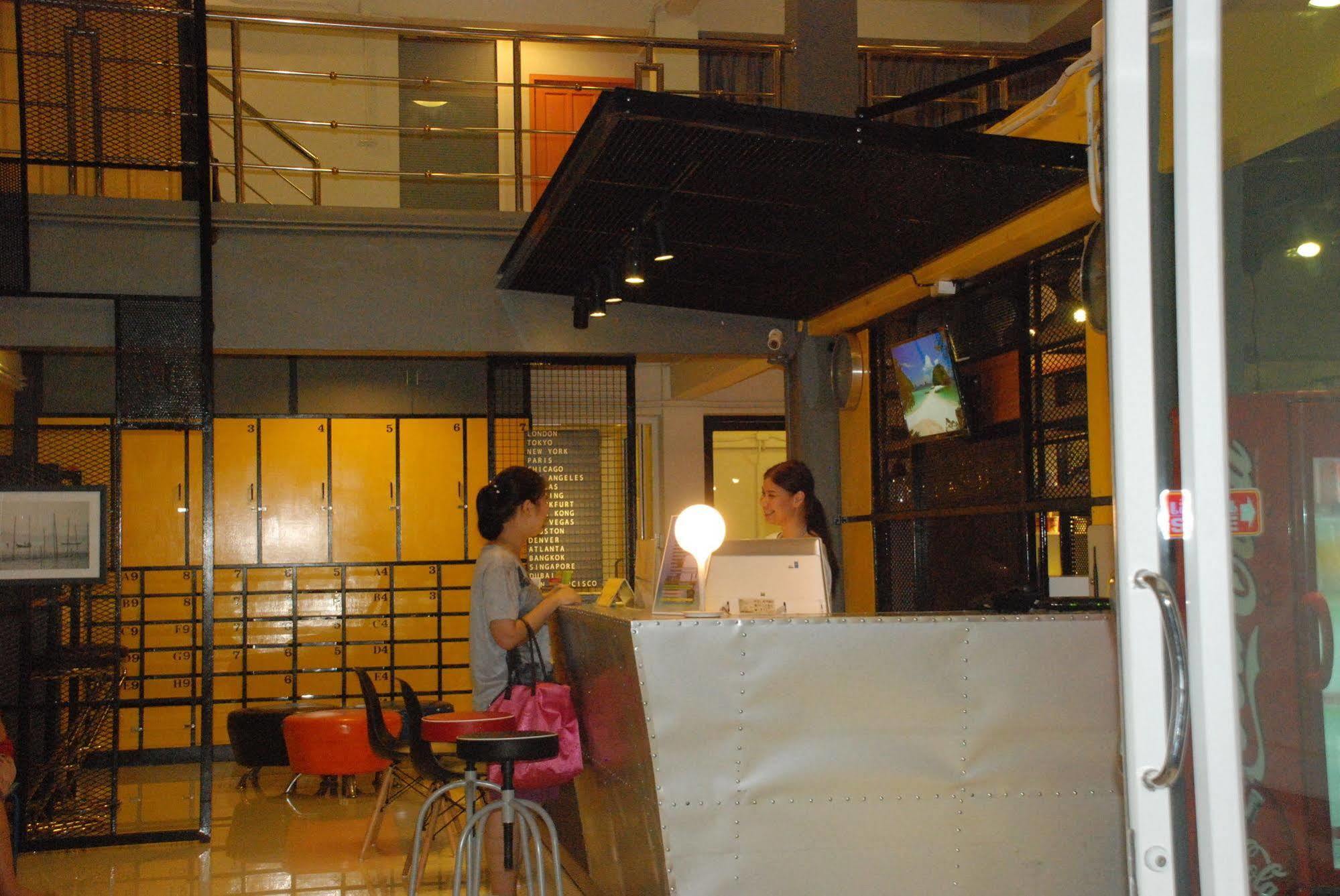 OYes Hostel Krabi town Buitenkant foto
