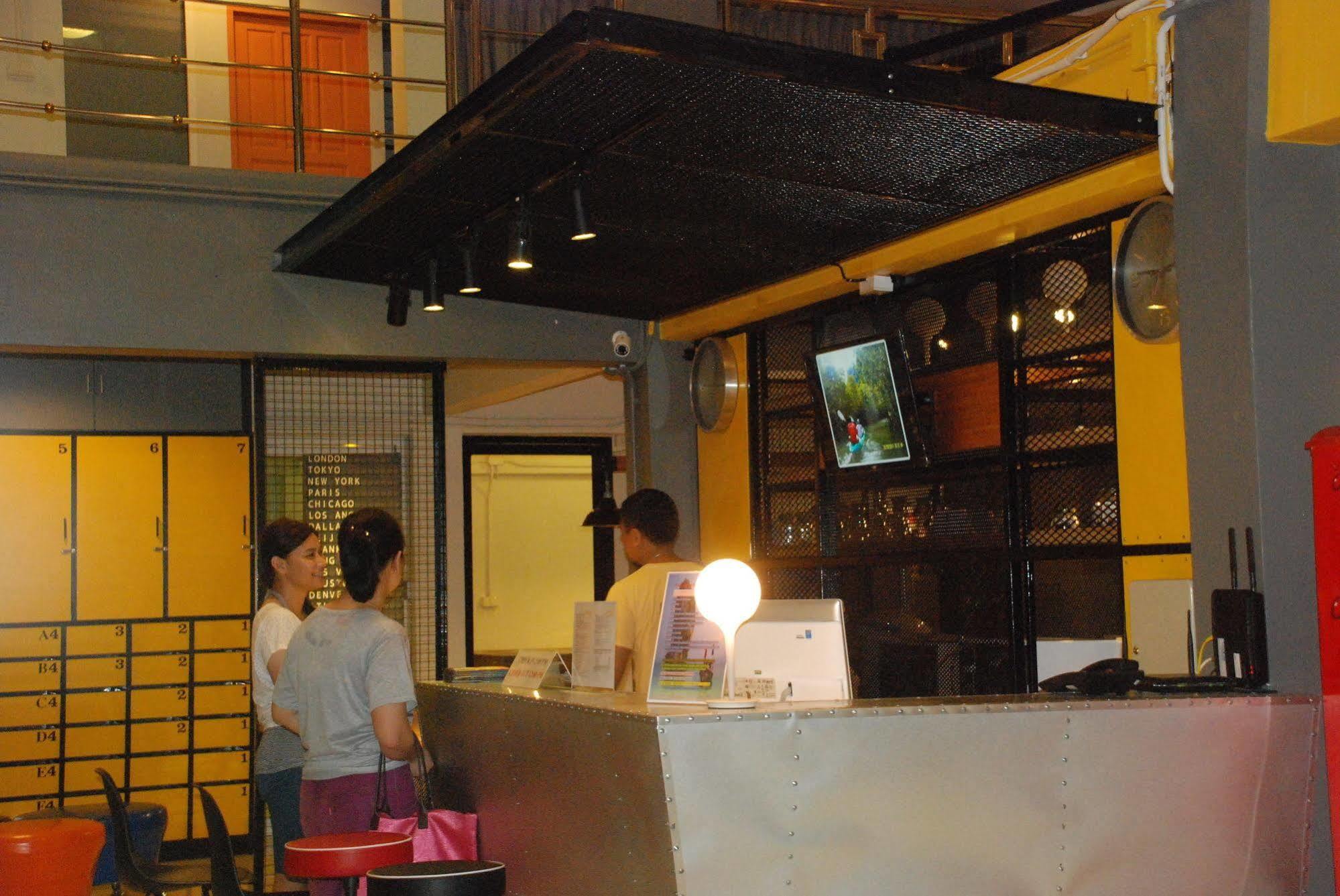 OYes Hostel Krabi town Buitenkant foto