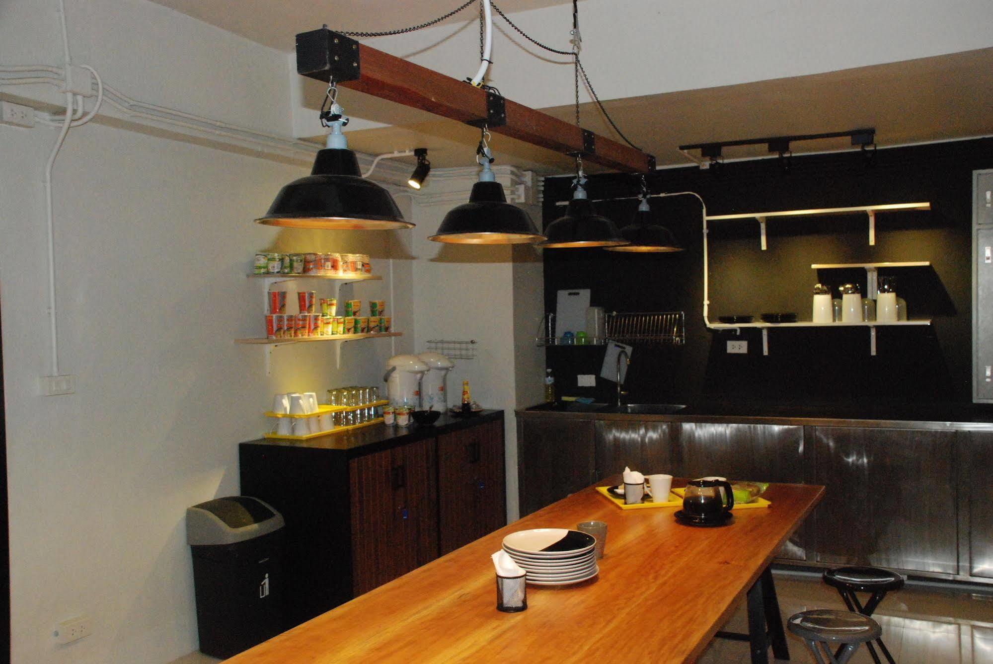 OYes Hostel Krabi town Buitenkant foto