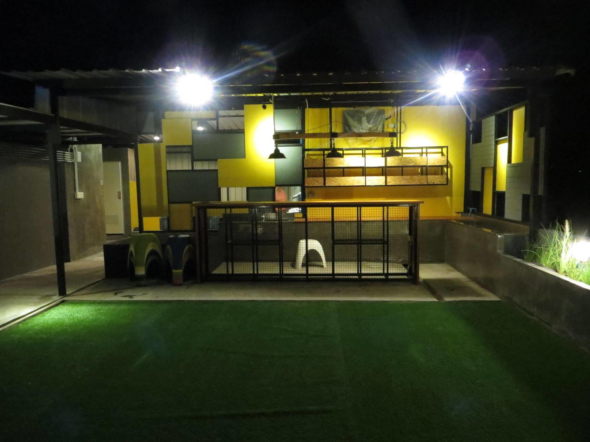 OYes Hostel Krabi town Buitenkant foto
